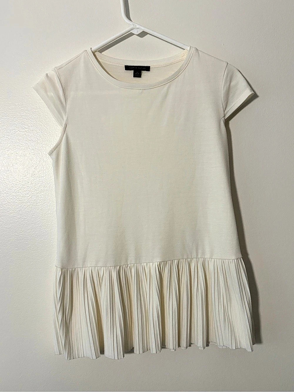 Tommy Hilfiger XS Ivory Pleated Hem Longline Top